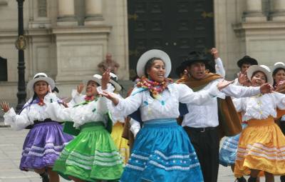 Carnaval de Abancay en Palacio de Gobierno