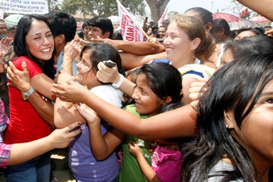 Gobierno lucha frontalmente contra la violencia hacia la mujer, sostiene Primera Dama, Nadine Heredia