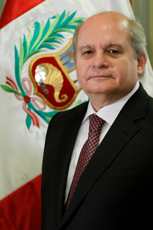 Ministro de Defensa PEDRO CATERIANO BELLIDO
