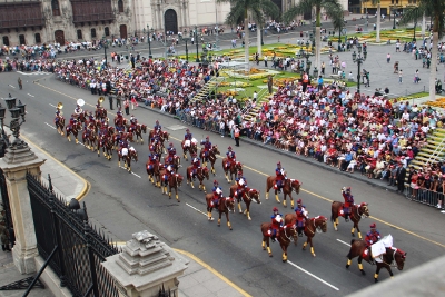 Jefe de Estado participó en cambio de Guardia Montada en Palacio de Gobierno