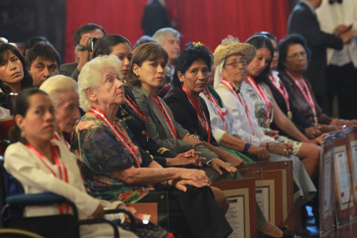 Jefe de Estado resaltó papel de la mujer peruana en el desarrollo del país 