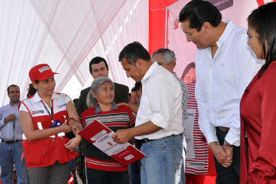 Jefe de Estado inauguró obras de habilitación urbana, entregó títulos de propiedad y bonos familiares en Pisco