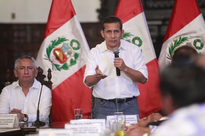 Presidente Ollanta Humala participó en ceremonia de suscripción de convenios entre alcaldes provinciales y distritales con el Ministerio de Vivienda, Construcción y Saneamiento