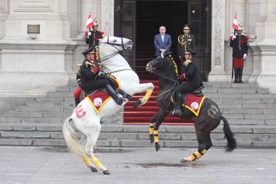 Público en general disfrutó de Cambio de Guardia montado en la Casa de Gobierno