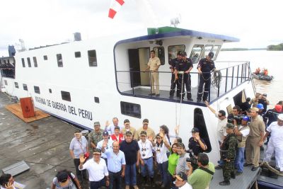 Mandatario inicia programa de embarcaciones que recorren ríos amazónicos y llevan el Estado a poblaciones de la selva