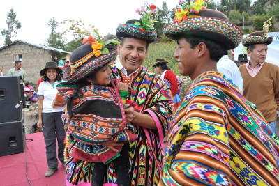 Presidente Humala entregó bonos a agricultores para compra de fertilizantes en localidad de Chacolla