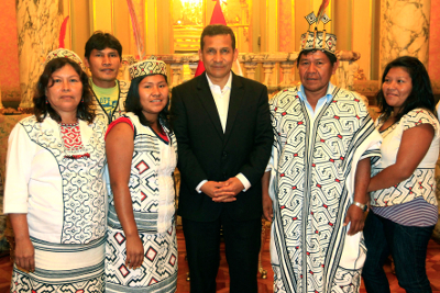 Presidente Ollanta Humala - miembros de comunidad indígena