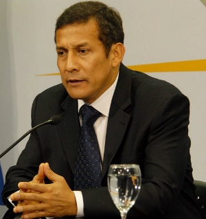Ollanta Humala saluda a Daniel Abugattás