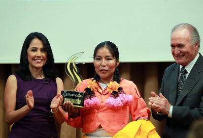Nadine Heredia participó esta noche de entrega de Premio Integración 2011 del Grupo RPP
