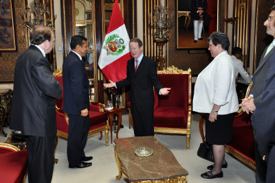 Jefe de Estado recibió hoy al Secretario de Estado Adjunto para Asuntos Antinarcóticos del país norteamericano.