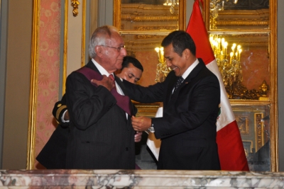 Presidente Ollanta Humala Condecora a Bedoya