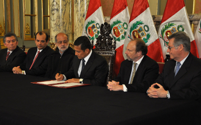 Presidente Ollanta Humala - Firma 3 Leyes de Mineria
